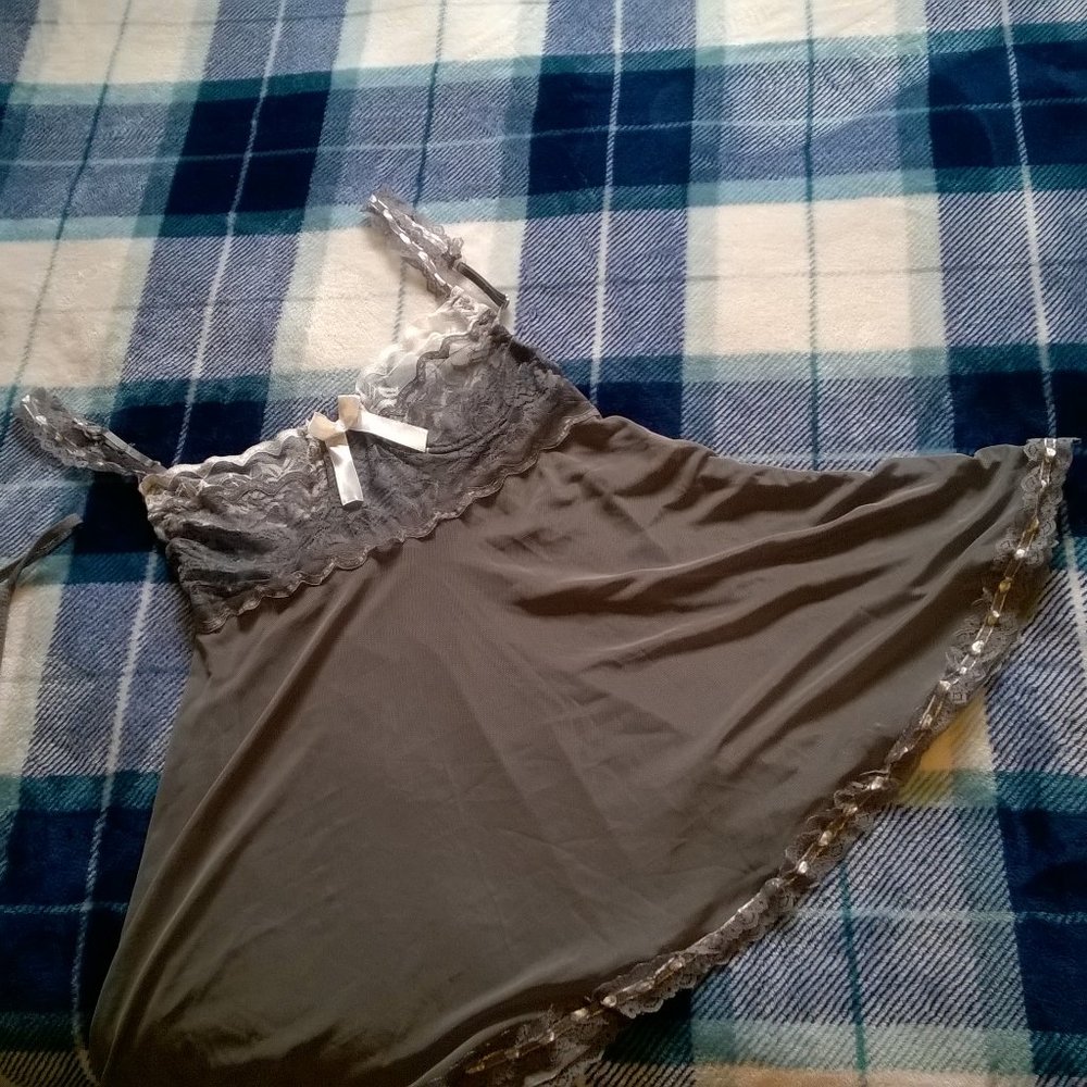 NWOT Gray/White Nighty